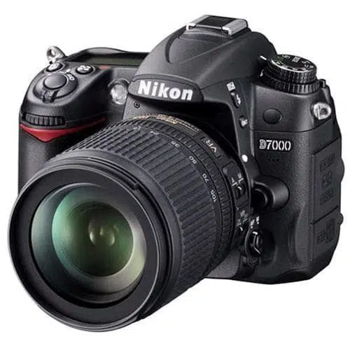 Reflex D7000 - Noir + Nikon AF - S Nikkor 18 - 105mm f/3.5 - 5.6G ED f/3.5 - 5.6 – photo 1 sur 3