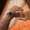 Apple Watch Series 8 (2022) GPS + Cellular 41 mm - Aluminium Lumière stellaire - Bracelet sport Lumière stellaire – photo 2 sur 3